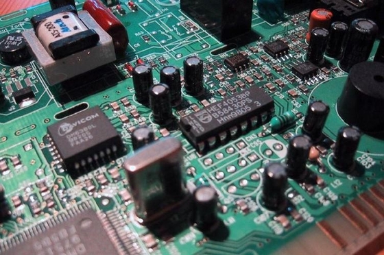 220AC SMD PICK AND PLACE MACHINE 2080 किलोग्राम क्षमता के साथ उत्पादन लाइन