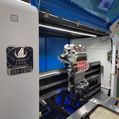 बहुआयामी एलईडी लाइट बल्ब बनाने की मशीन 45 के सीपीएच 12 नोजल एसएमटी पिक एंड प्लेस मशीन