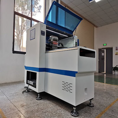 बहुआयामी एलईडी लाइट बल्ब बनाने की मशीन 45 के सीपीएच 12 नोजल एसएमटी पिक एंड प्लेस मशीन